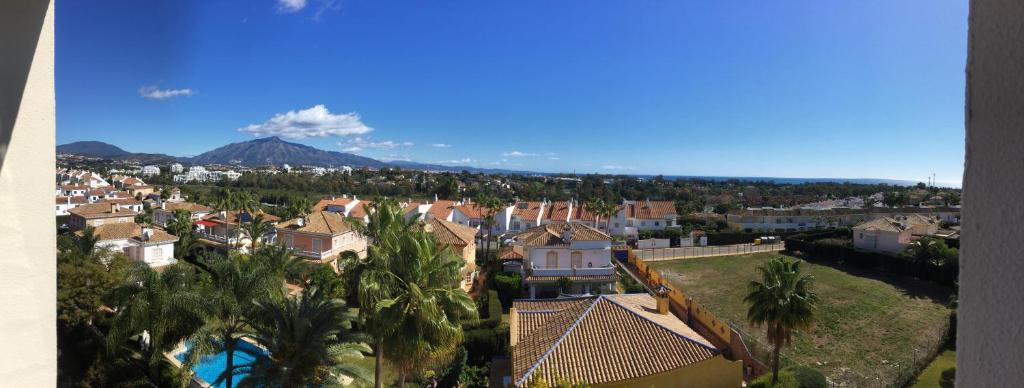 Fotografia z galérie ubytovania Penthouse /View/Sea/Quiet/Golf/Pool/Atalaya v destinácii Estepona