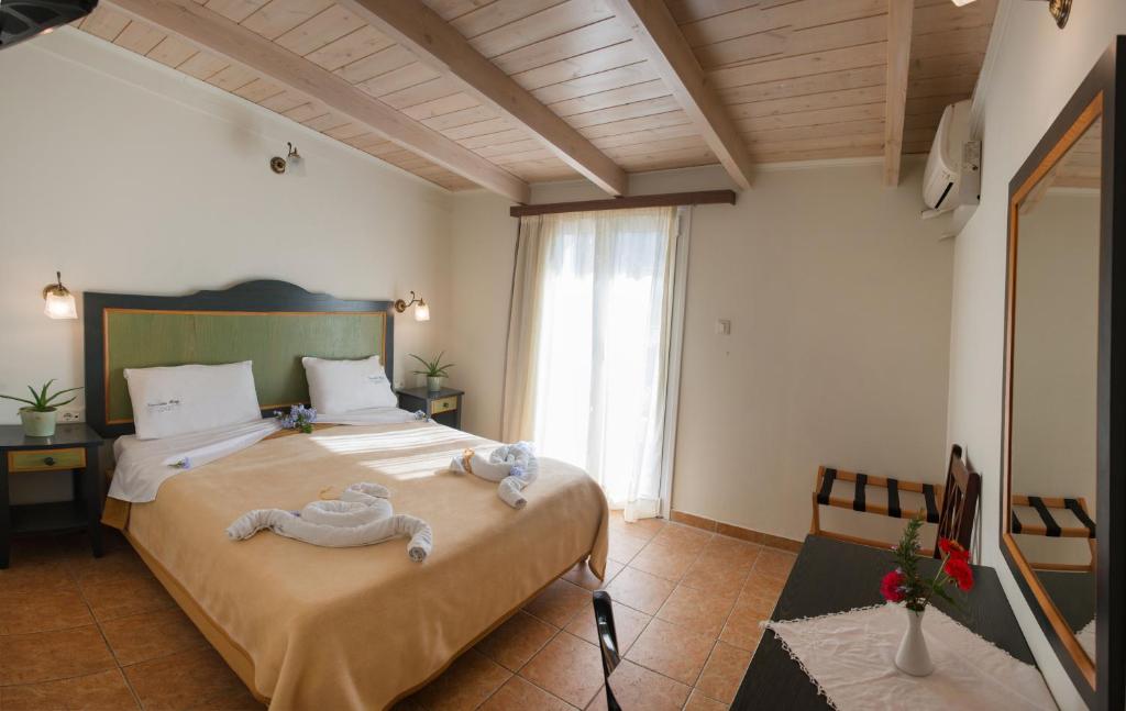 Postel nebo postele na pokoji v ubytování Vassiliki Bay Hotel