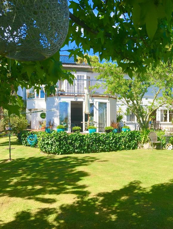 Ah House City B&B Nelson - Resim 17