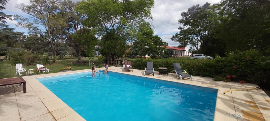 two people are standing in a swimming pool at Finca La Secundina in Salta