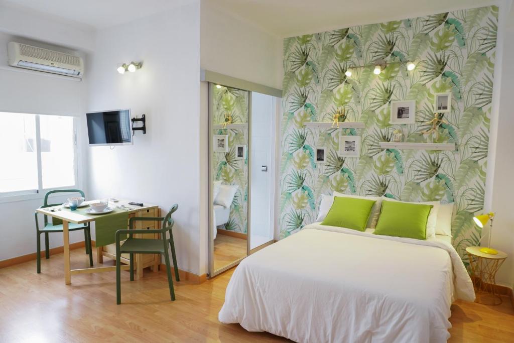 Alemania & SOHO by ELE Apartments tesisinde bir odada yatak veya yataklar