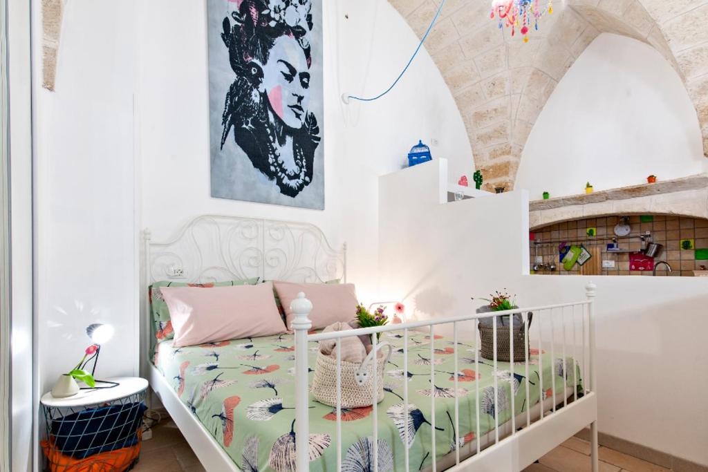 a white crib in a white room with a white wall at Vivalavida in Brindisi