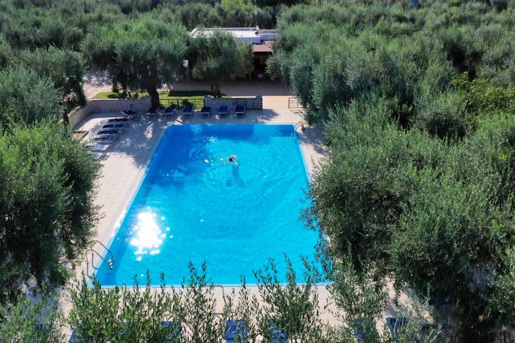 Bazén v ubytování Villaggio San Matteo Resort nebo v jeho okolí