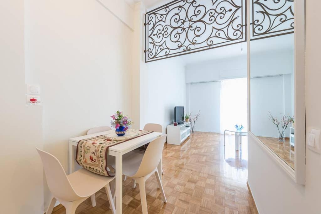Posedenie v ubytovaní NEW! Bright & Remodeled 1Bed apt 2min Walk to Acropolis