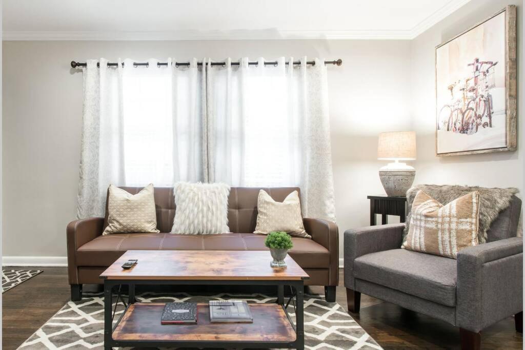 Apartment G69 Modern and Elegant One Bedroom in Virginia Highland