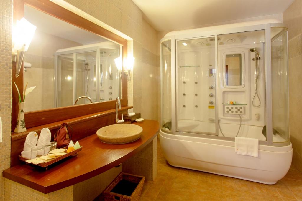 Koupelna v ubytování Royal Angkor Resort & Spa