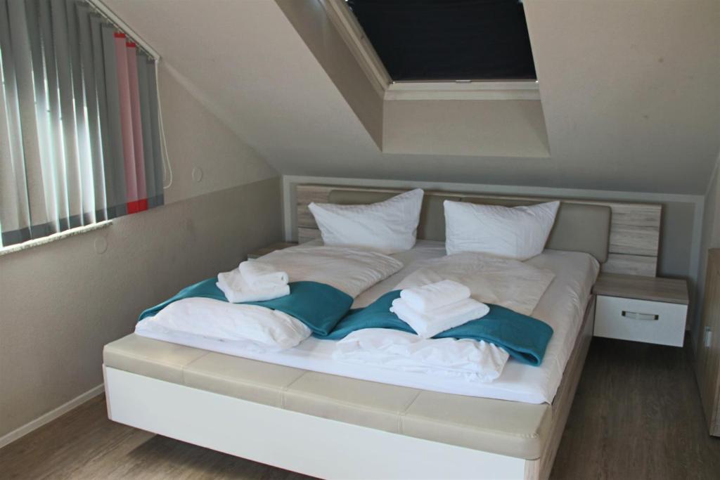 Check Inn Hotel Merseburg - Suite Familiar