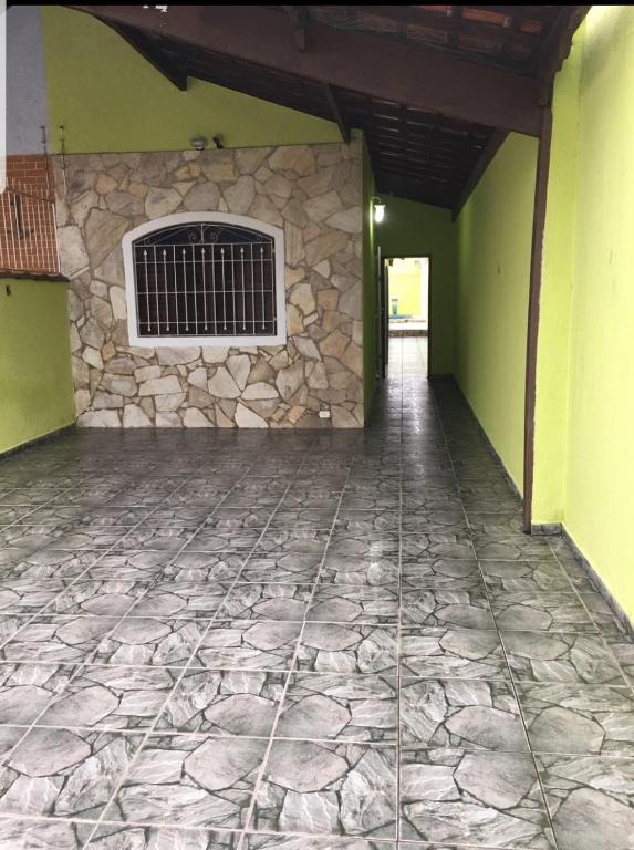  CASA COM PISCINA Á MENOS DE 100 METROS DA PRAIA