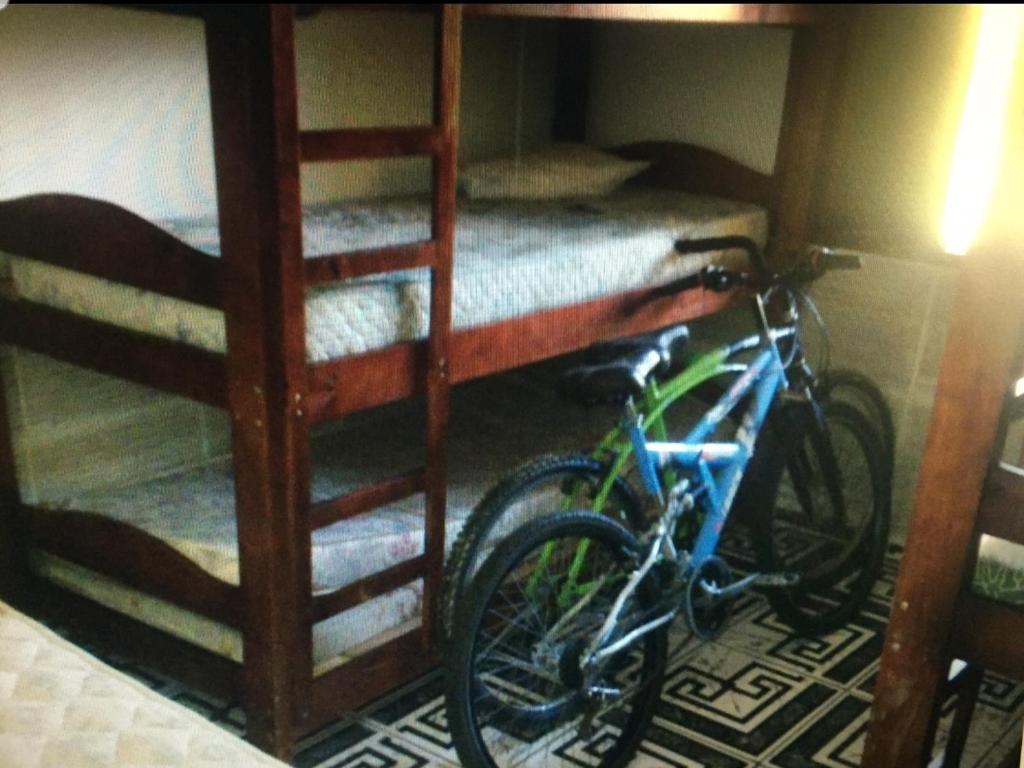  CASA COM PISCINA Á MENOS DE 100 METROS DA PRAIA