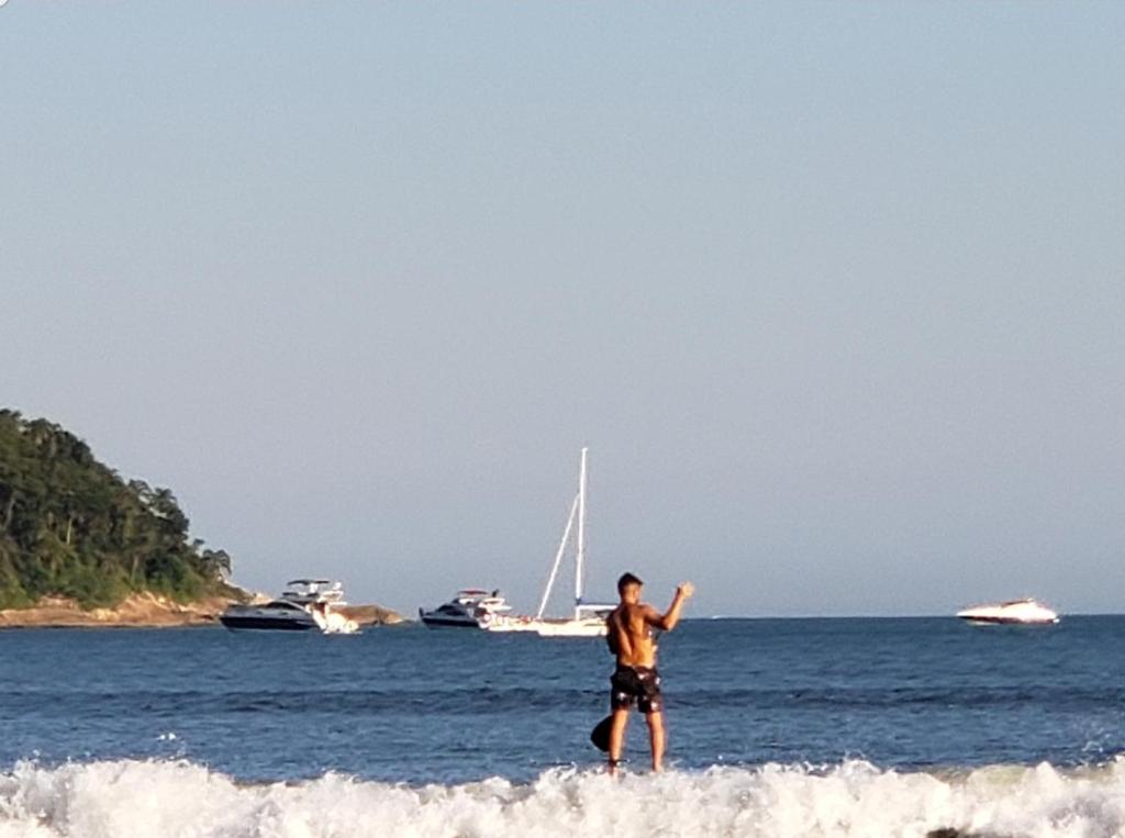  CASA COM PISCINA Á MENOS DE 100 METROS DA PRAIA
