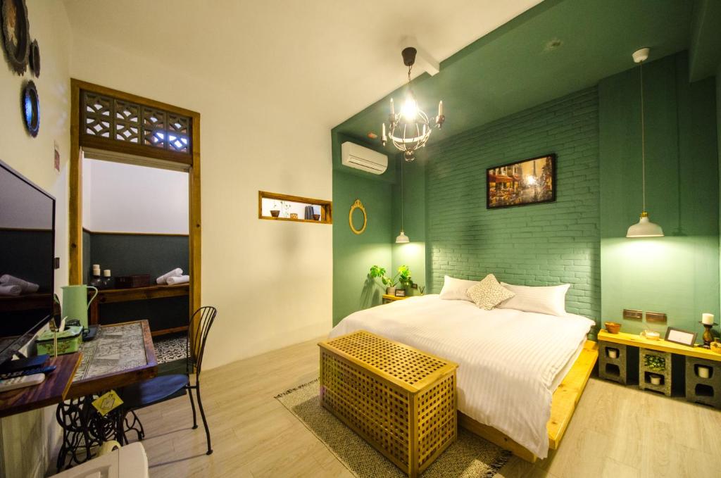 Postel nebo postele na pokoji v ubytování Sleep inn 旅宿l k歌l烤肉l麻將l調酒l國旅卡特約l可包棟