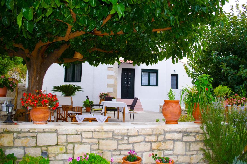 Chrisa Holiday Home - Housity