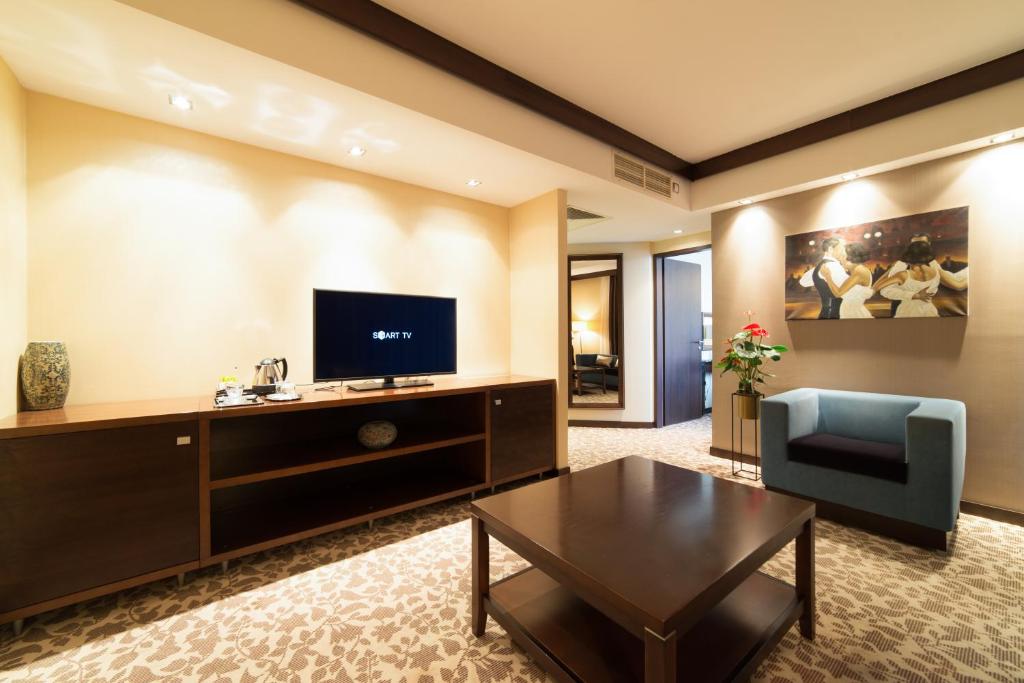 Hotel Pagony Wellness - Resim 45