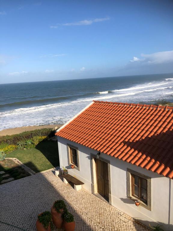 a house with a view of the ocean at Casa Nas Arribas in Sintra