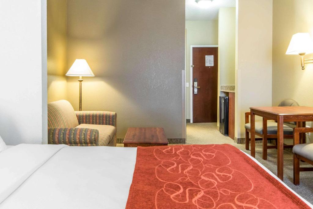Comfort Suites Owensboro South photo