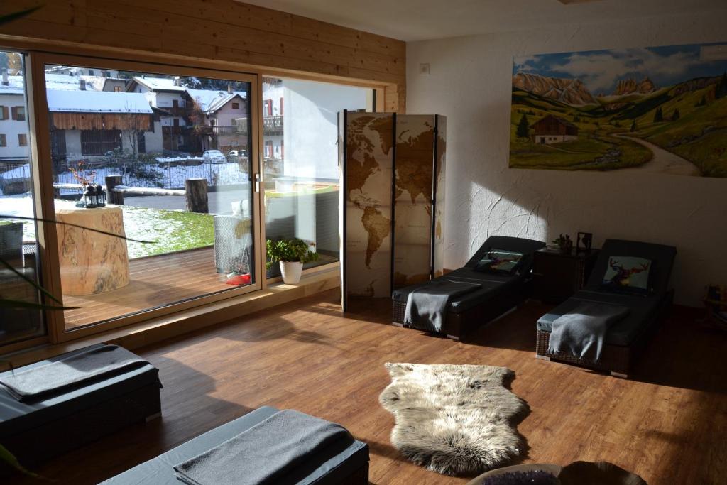 A seating area at Cèsa Prinoth
