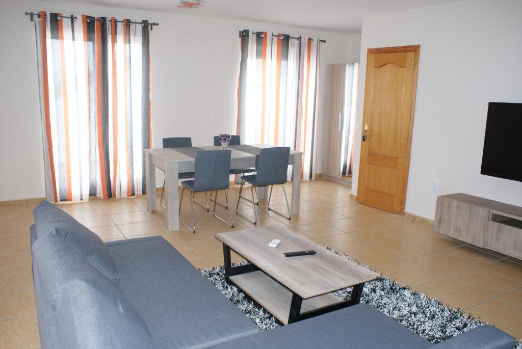 Televízia a/alebo spoločenská miestnosť v ubytovaní CASA CLIMATIZADA VACACIONAL