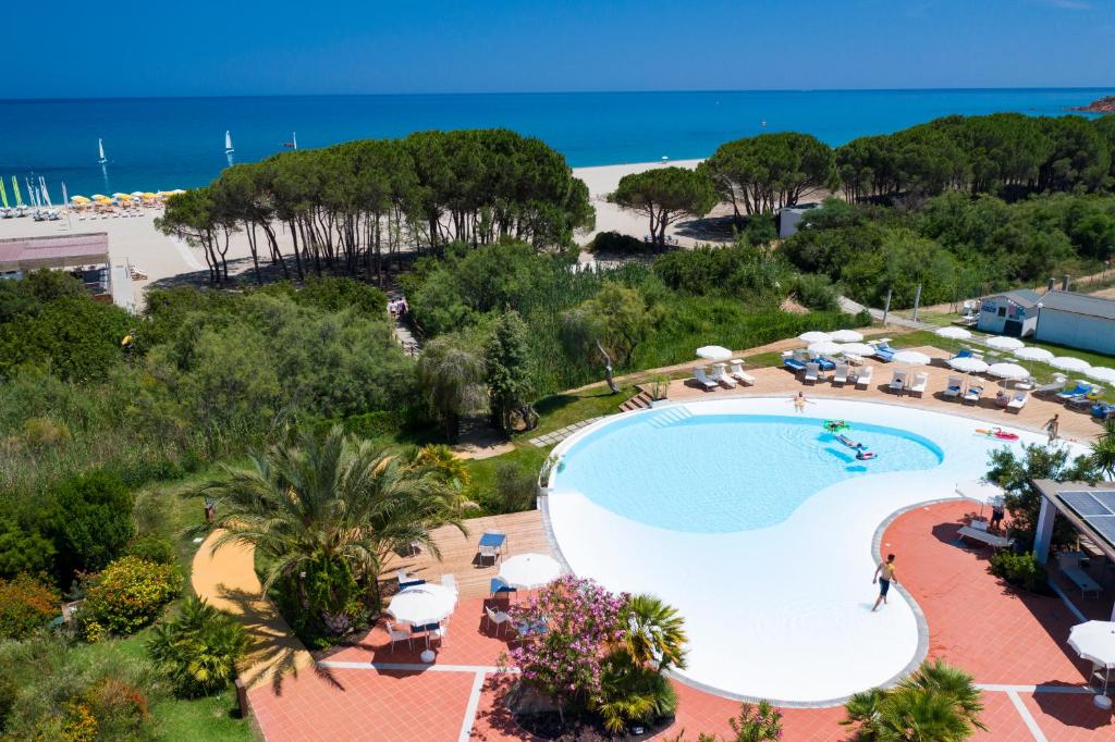 The swimming pool at or close to Perdepera Resort