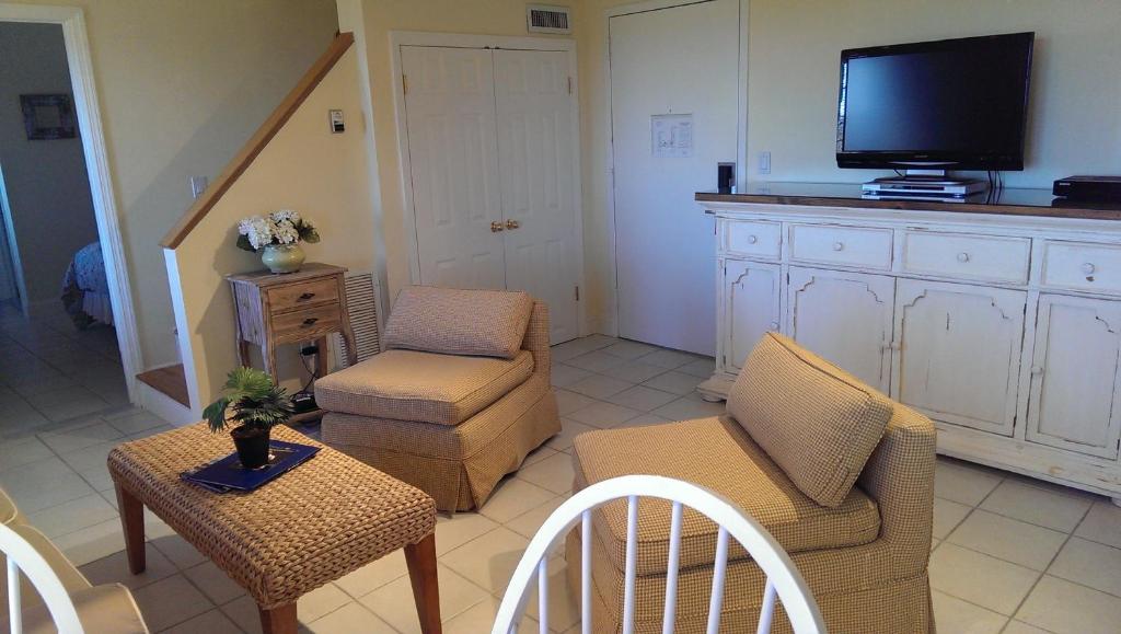 Montauk Manor - Two-Bedroom Loft