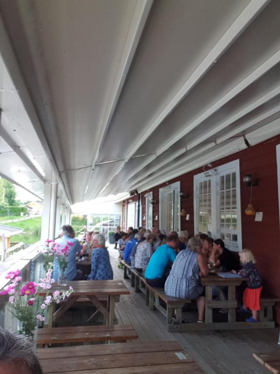 Hosté ubytování Kapten Billes Restaurang och Logi
