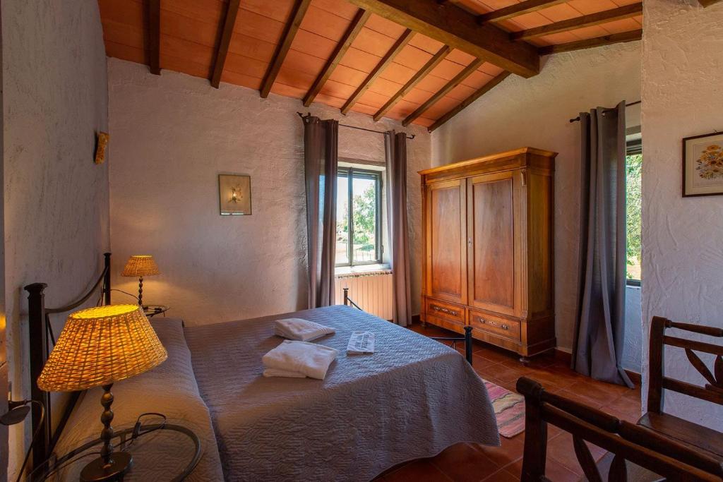 Postel nebo postele na pokoji v ubytování Agriturismo Macciangrosso Casale Piccolomini