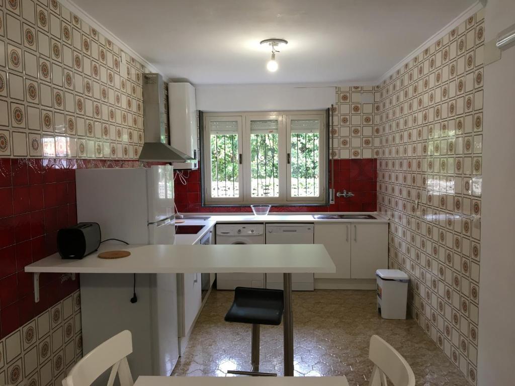 Кухня или мини-кухня в Casa con Jardín con 2 alojamientos, con jardines no compartidos y aparcamiento privado
