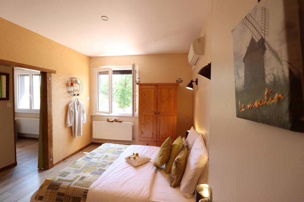 Postel nebo postele na pokoji v ubytování AUBERGE LE GABACHOU