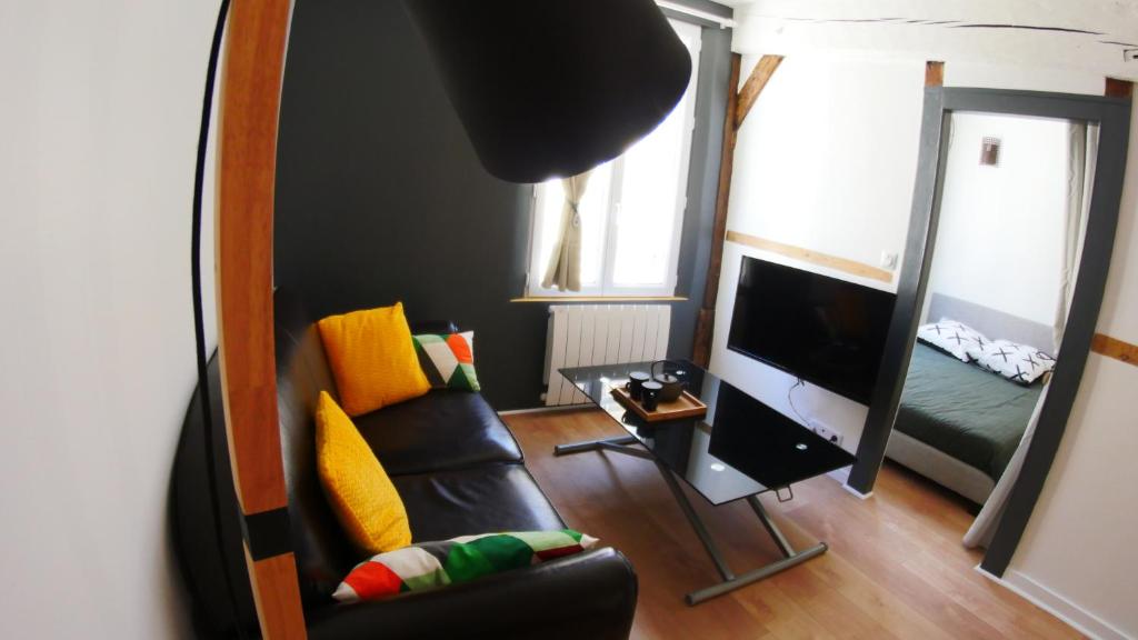 Coeur de ville, joli 2 pieces au 1er étage, Wifi ! - Apartamento De Una Habitación