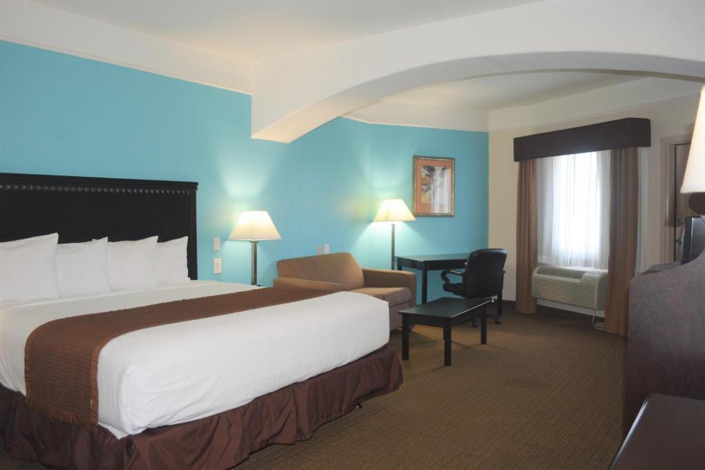 Baymont by Wyndham Galveston - King Studio Suite - No Fumar