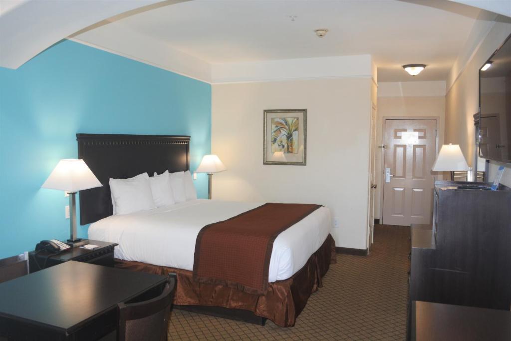 Baymont by Wyndham Galveston photo