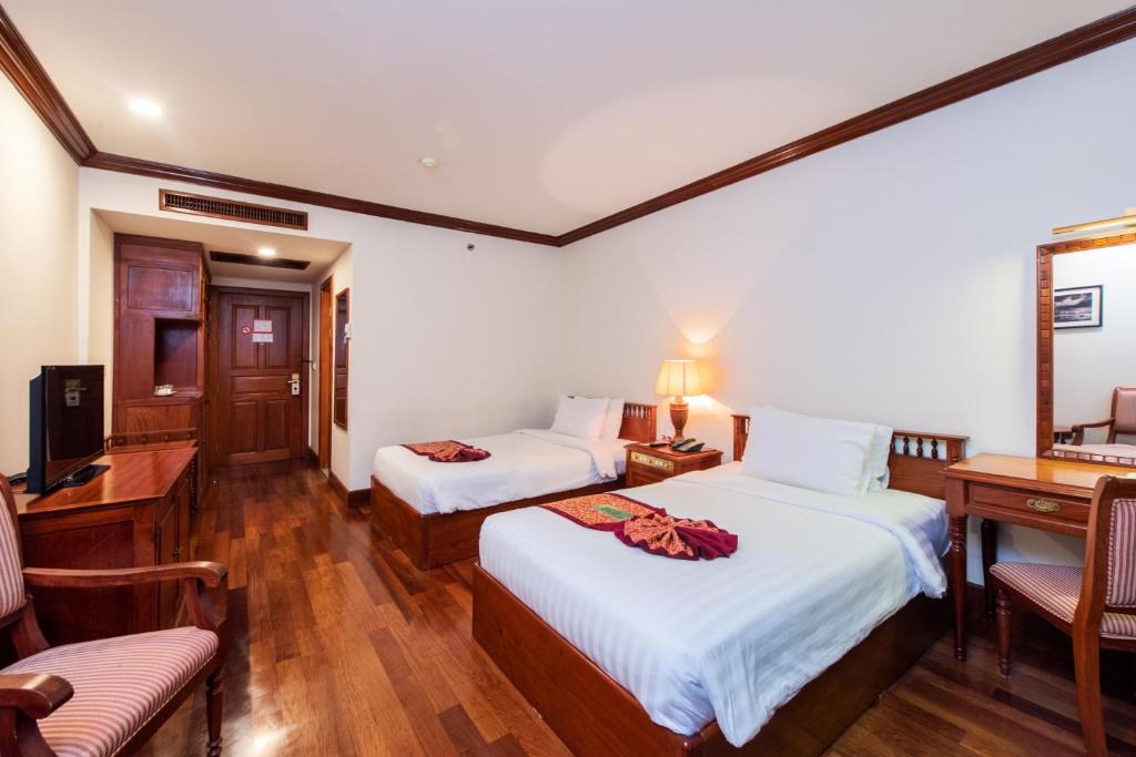 Postel nebo postele na pokoji v ubytování Steung Siemreap Hotel