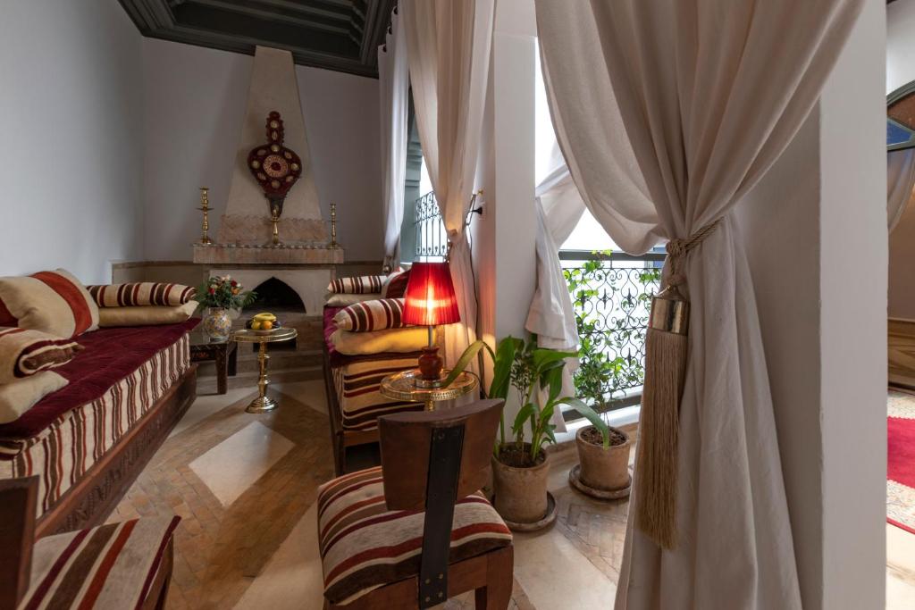 Posezení v ubytování Riad dar El Arsa Rooftop & jacuzzi