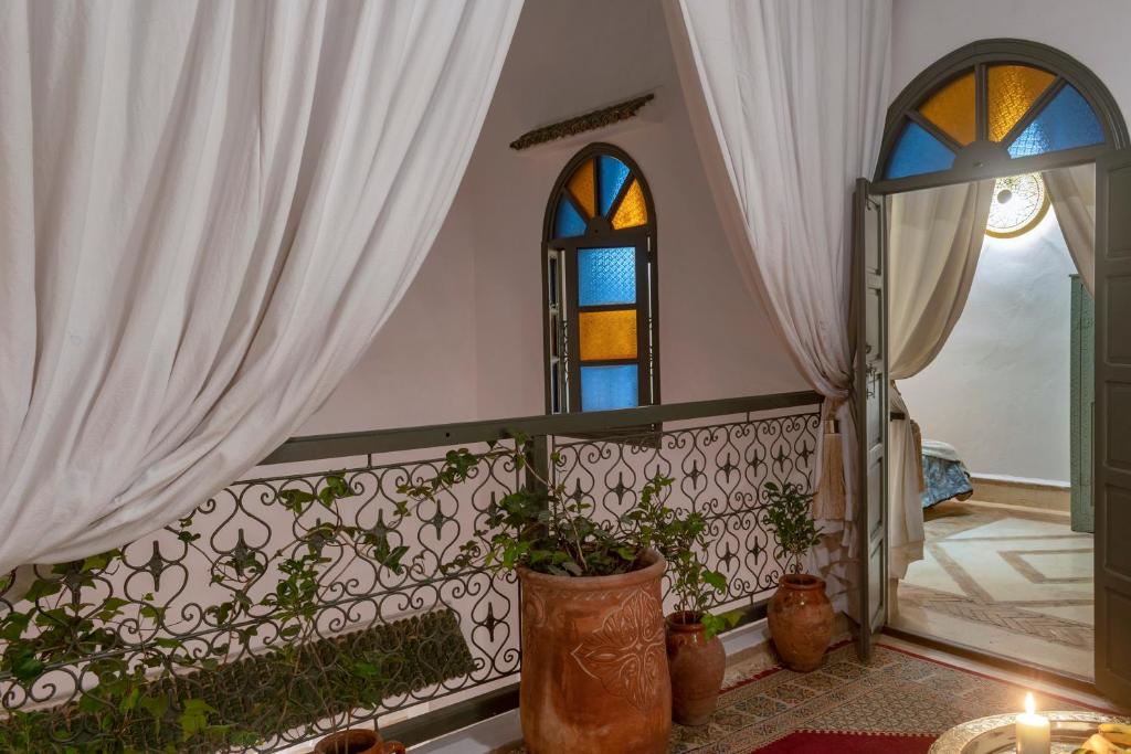 Postel nebo postele na pokoji v ubytování Riad dar El Arsa Rooftop & jacuzzi