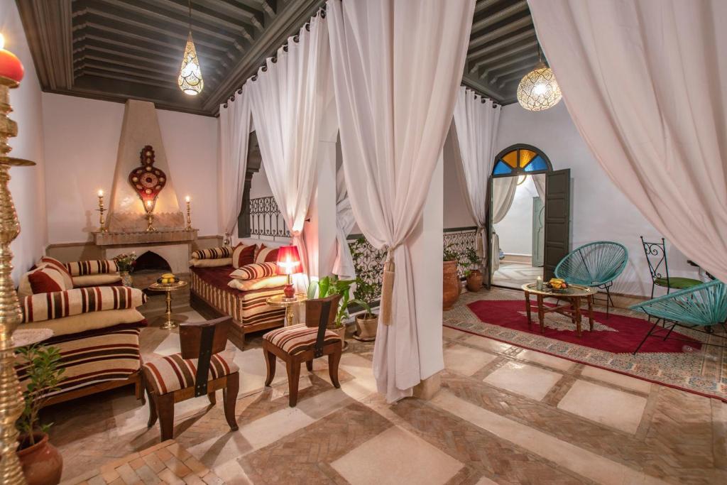 Posezení v ubytování Riad dar El Arsa Rooftop & jacuzzi