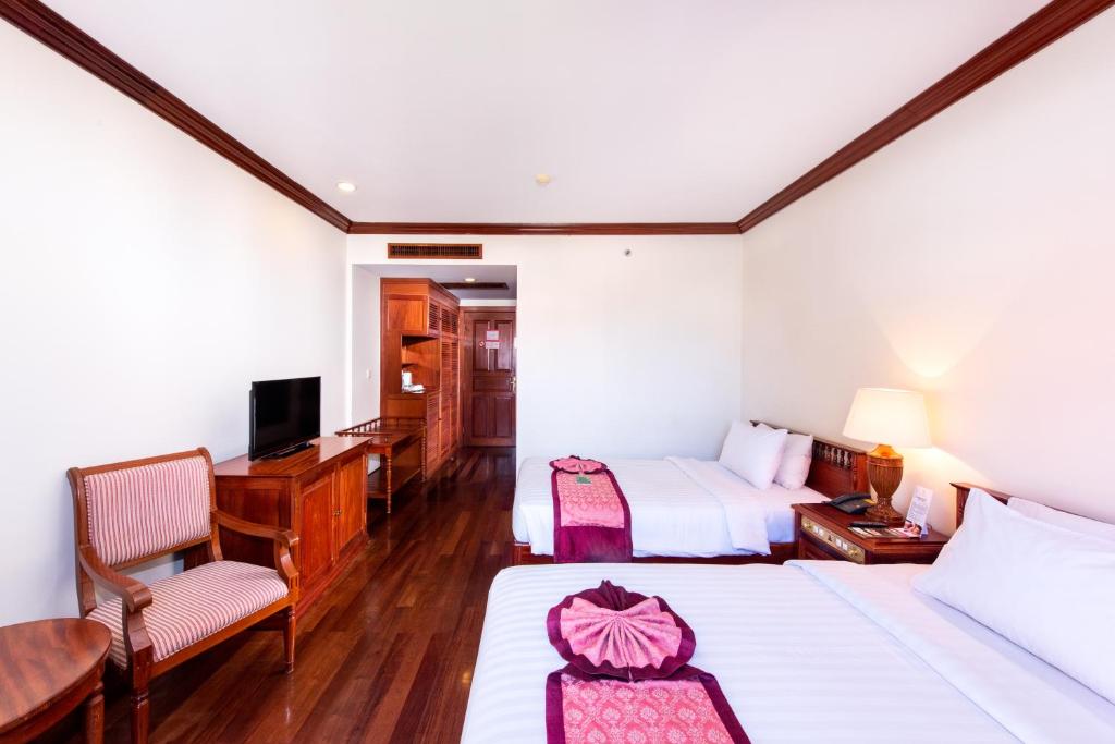 Postel nebo postele na pokoji v ubytování Steung Siemreap Hotel