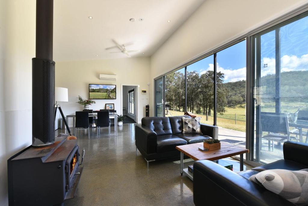 a living room with a couch and a fireplace at Valle Laguna in Laguna