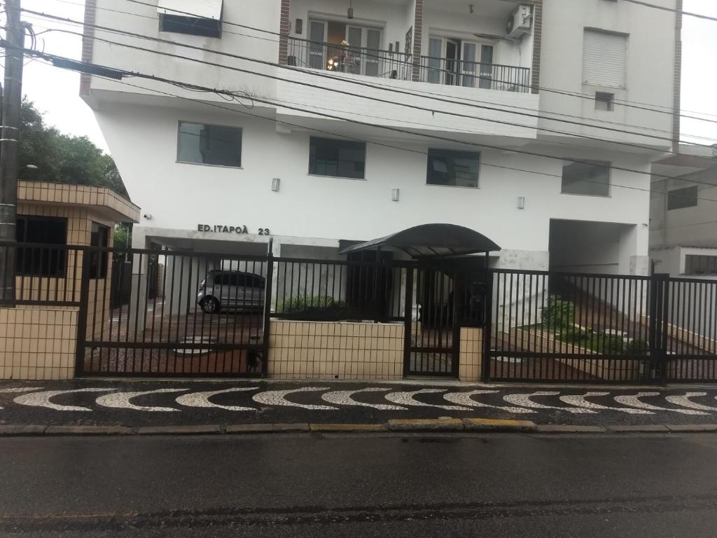  Apartamento Amplo. 1 quarto. 5 quadras da praia
