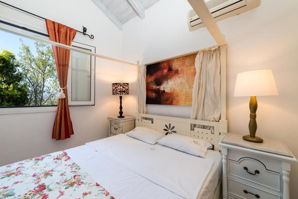 Postel nebo postele na pokoji v ubytování Neptune family Villa