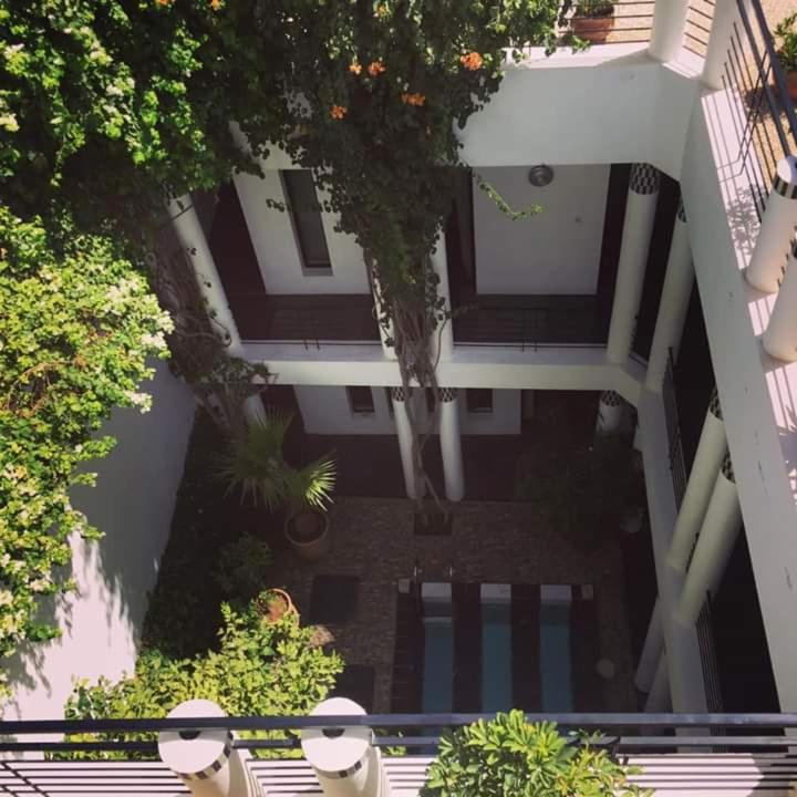 Budova, kde se riad nachází