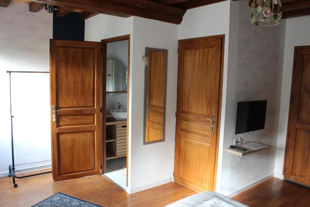 TV a/nebo společenská místnost v ubytování B&B DeValpierre adult only