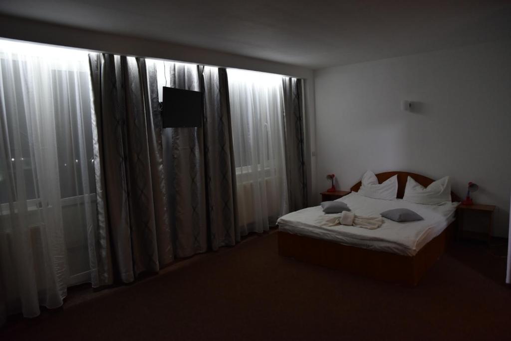 Postel nebo postele na pokoji v ubytování Hotel Magurele
