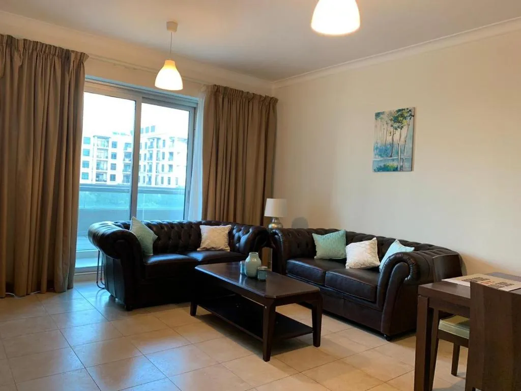Luxurious 1 Bedroom With Lake View In The Greens, Alantos, United Arab Emirates