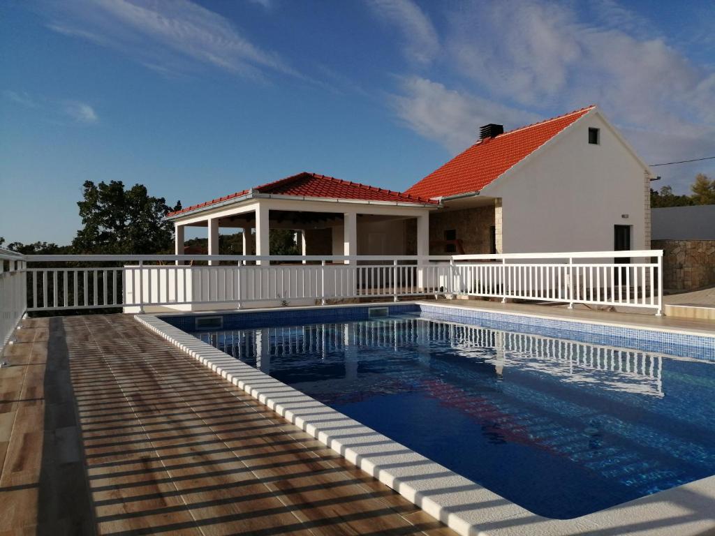 Bazén v ubytování Holiday home Danica nebo v jeho okolí