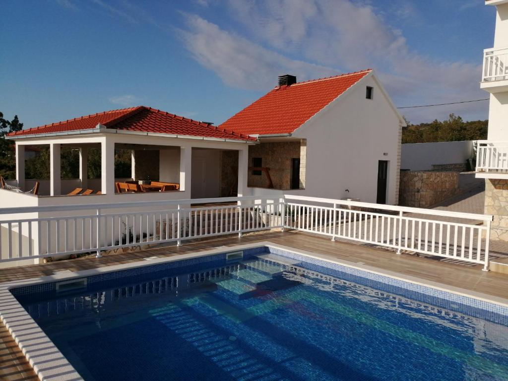 Bazén v ubytování Holiday home Danica nebo v jeho okolí