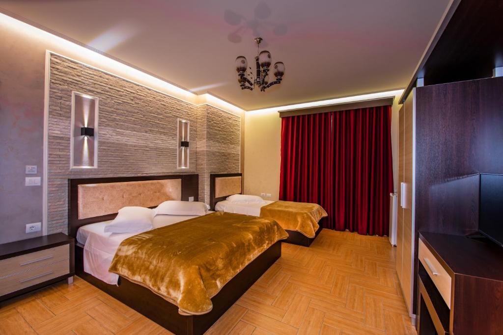 Postel nebo postele na pokoji v ubytování Fieri International Hotel