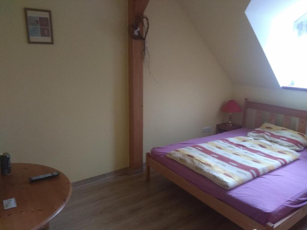 Postel nebo postele na pokoji v ubytování Statek Olšany