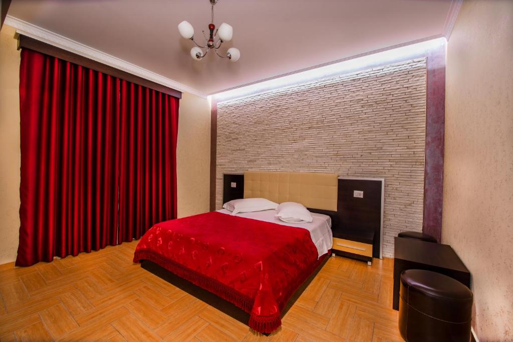 Postel nebo postele na pokoji v ubytování Fieri International Hotel