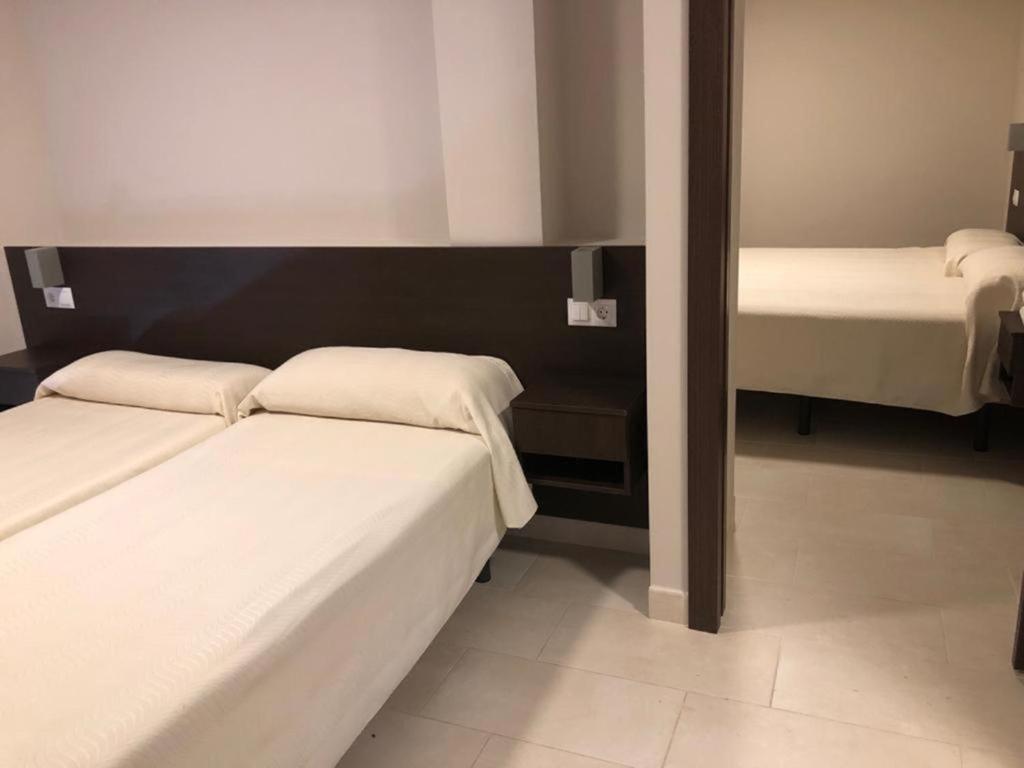 Postel nebo postele na pokoji v ubytování Hotel Costamar