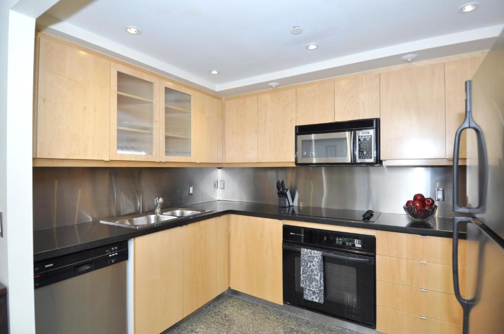 Yonge Suites Furnished Apartments - Deluxe Split Nivel De Dos Dormitorios Penthouse