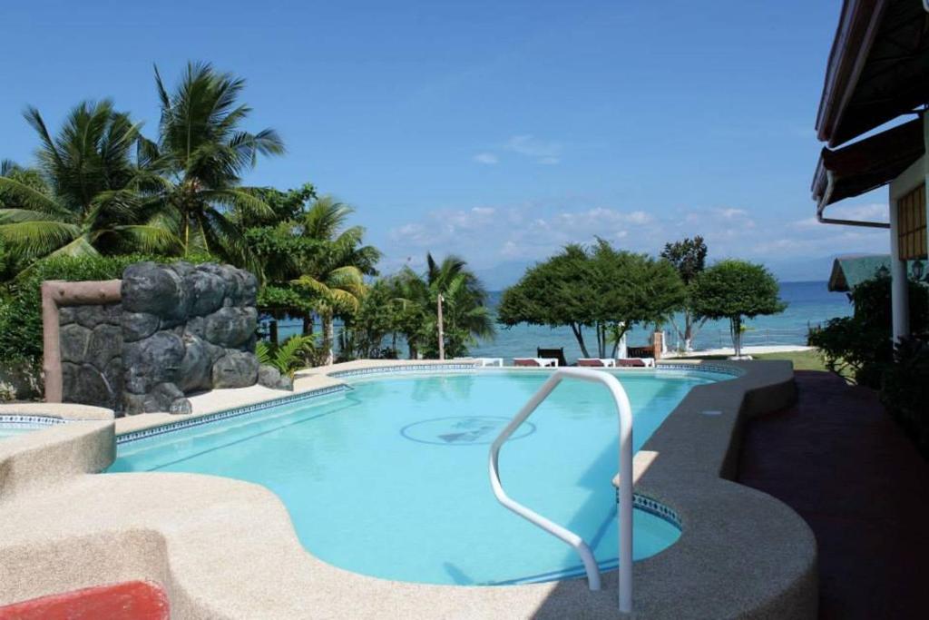 Bazén v ubytování Bonita Oasis Beach Resort nebo v jeho okolí